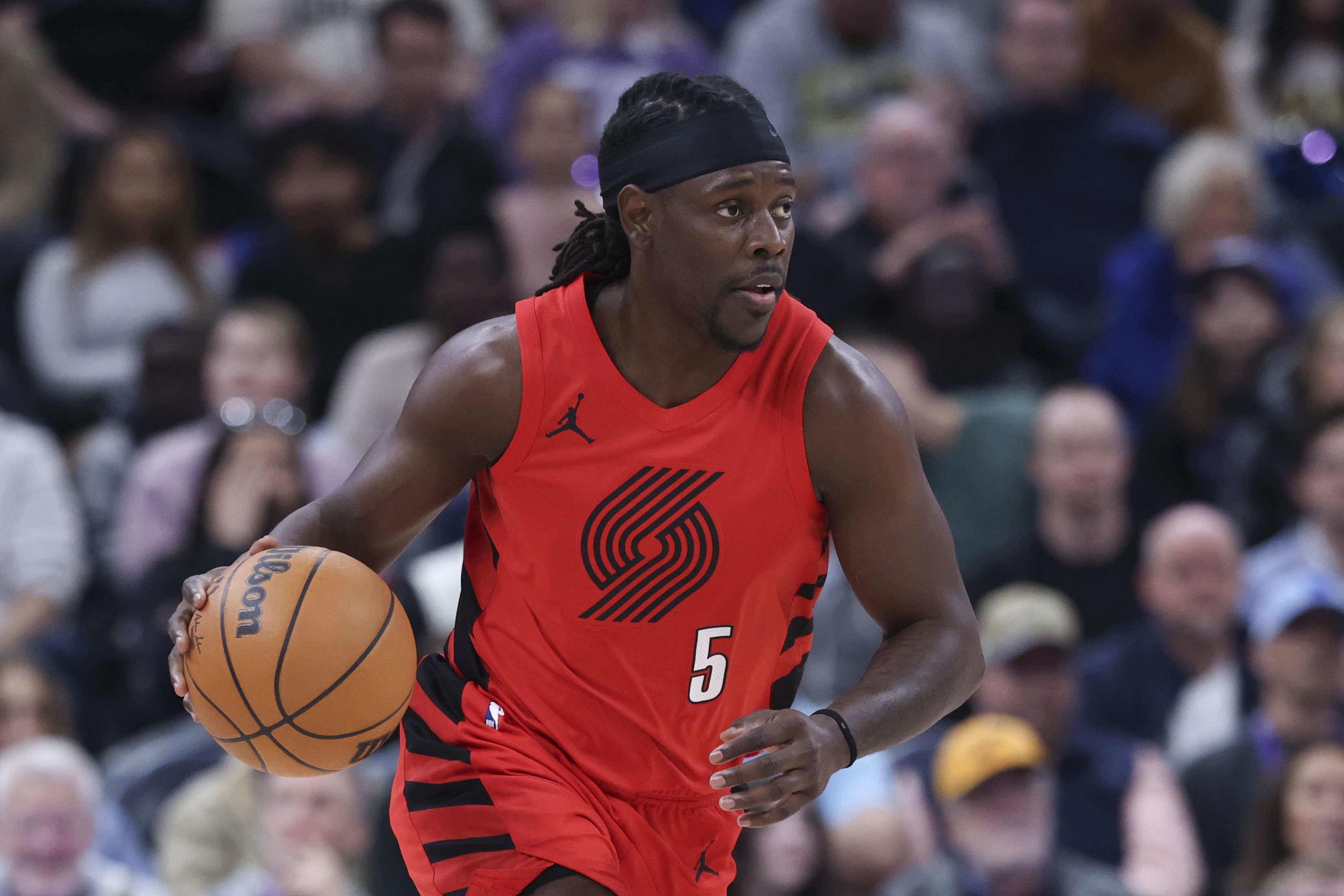 v站-无敌了！霍勒迪连续胯下运球控时间压哨三分球命中 末节已经14分