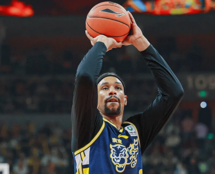 v体育-广东3将引绝望！萨林杰无护框，杜润旺张皓嘉攻守无作用！|新疆|崔永熙|冯傲|比赛|球员_新浪体育_新浪新闻