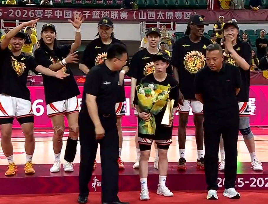 v站体育-李缘获FMVP!两记超远3分锁胜局 怒吼一幕令人泪目宫鲁鸣重选她?